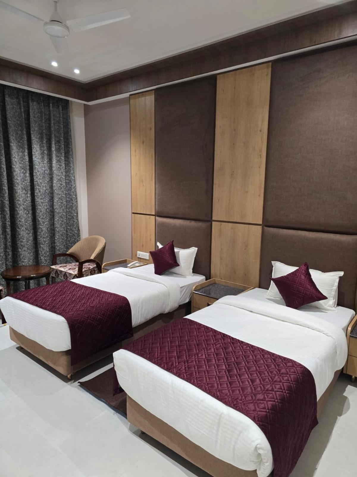 Nirvana Grand Hotel & Resort Gaya Exterior foto